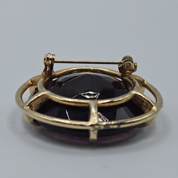 Vintage Purple Amethyst Colored Glass MCM 1.5" Faceted Circle Brooch, Unsigned - Picture 8 of 13